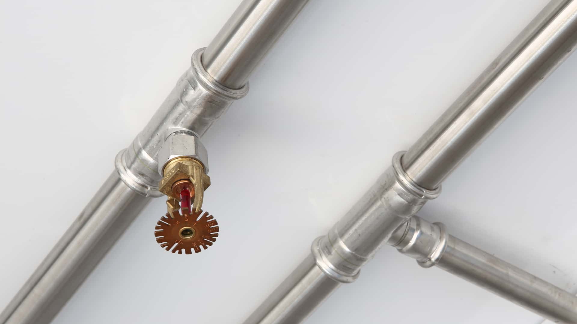 KAN-therm — Sistēma Sprinkler Steel — Oglekļa tērauda caurules tiek klasificētas kā neuzliesmojoši materiāli, kas pieder pie kategorijas A atbilstoši standartam DIN 4102