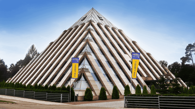 Piecu zvaigžņu viesnīca “Piramīda” — Tihi, Polija
